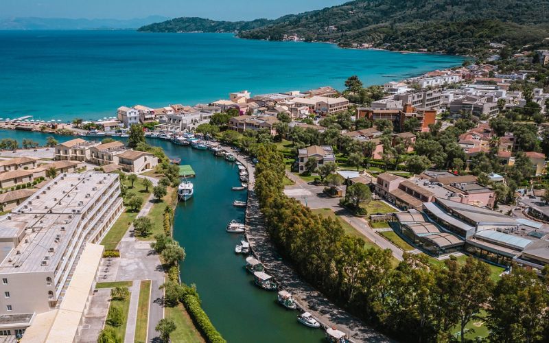 HOTEL CANVAS BY MITSIS MESSONGHI